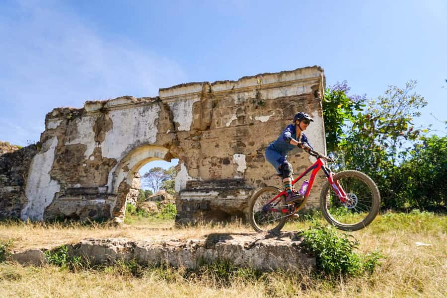 Antigua Guatemala: Half-Day Mountain Bike Tour with Guide - The first single-track descent through farm country
