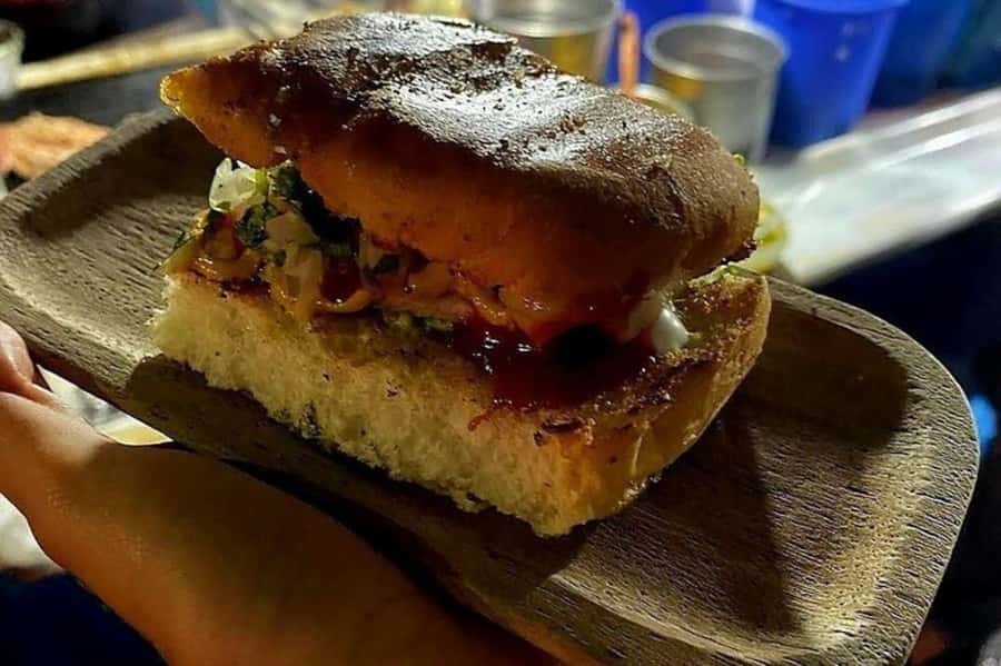 Antigua Local: Evening Street Food Tour with Dinner - Walking through Mercado Municipal