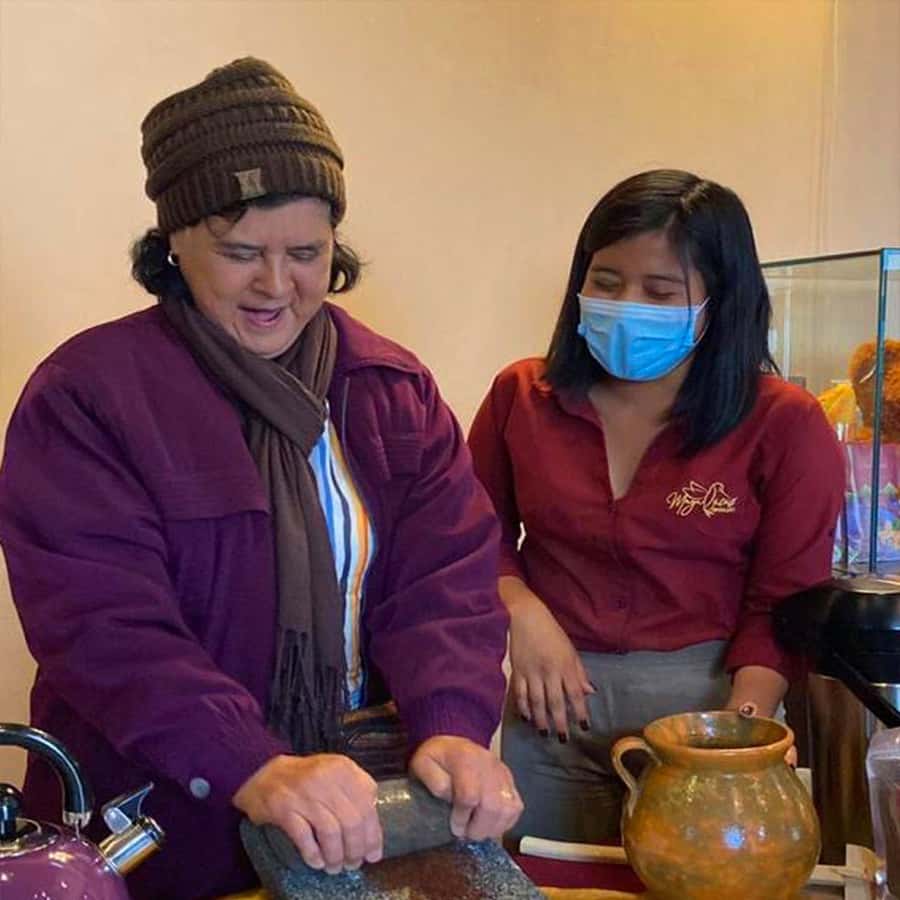 Chocolate workshop; gastronomic experience of cocoa. - Using your five senses on Guatemalan aroma cacao