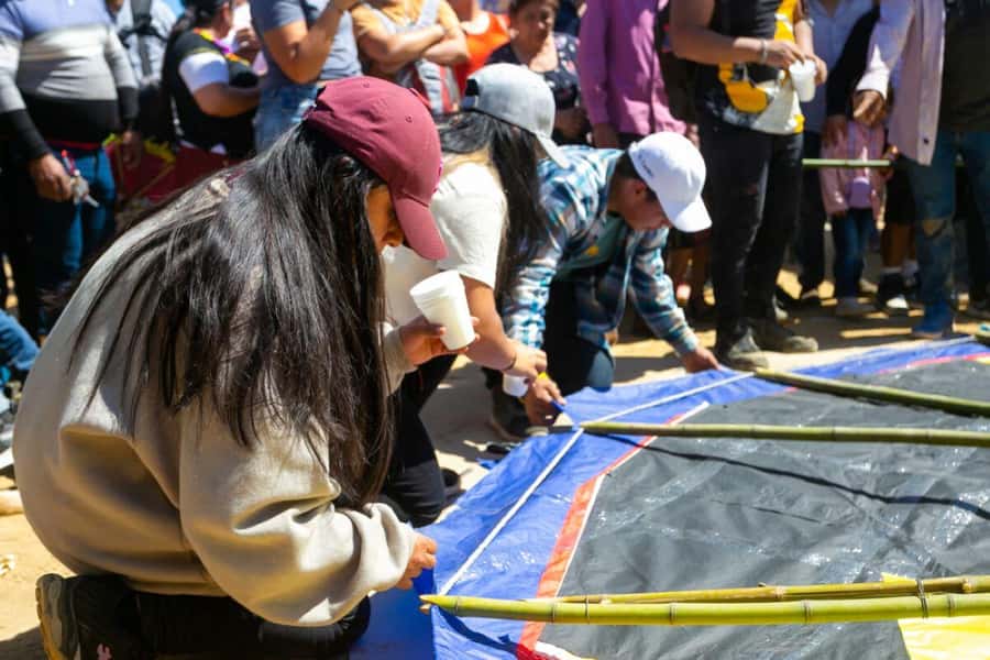 From Antigua to Sumpango Giant Kite Festival - Leaving Antigua at 7:00 am