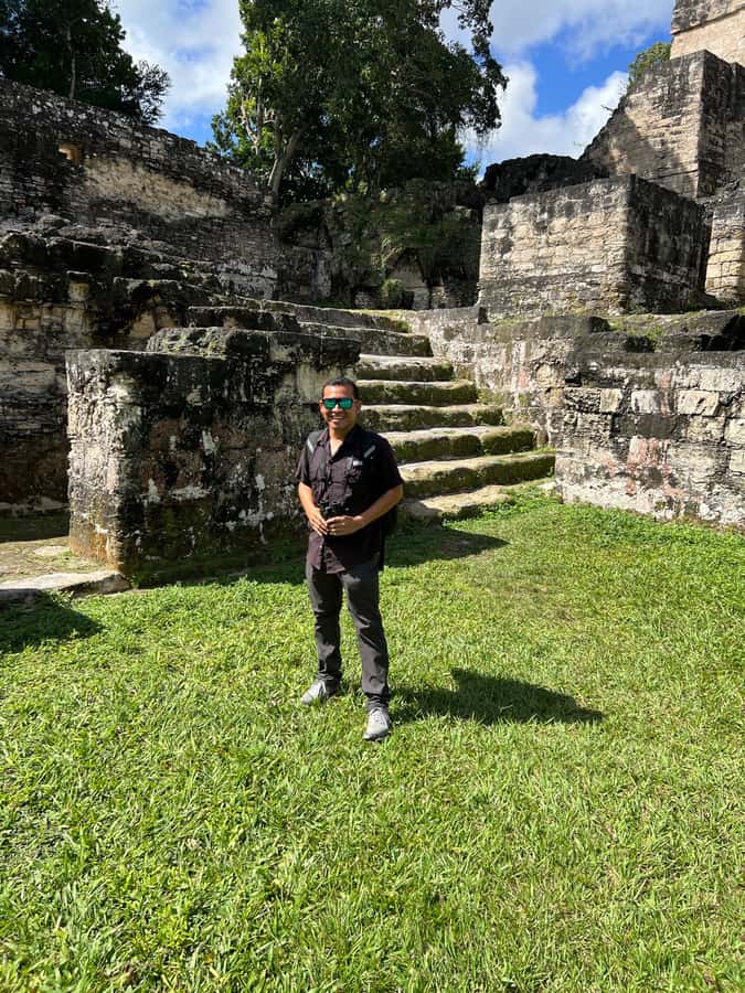 From Flores: Tikal VIP Exclusive cultural Tour All inclusive - Meals, water, and the value of the package
