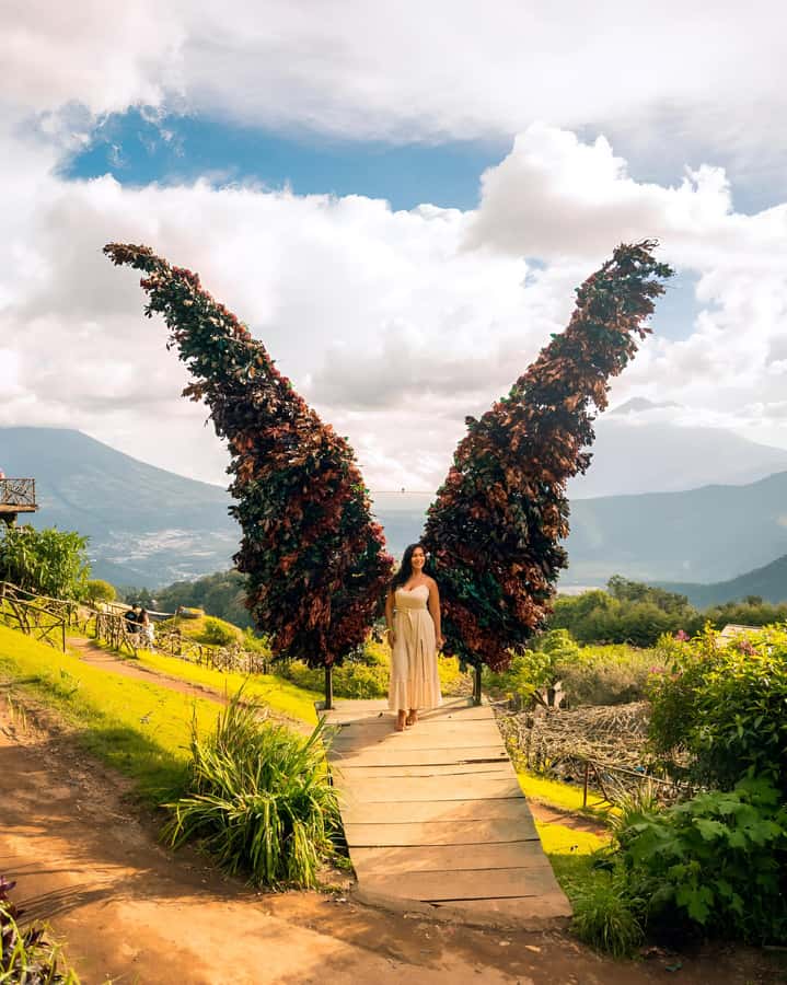 From Guatemala City Hobbitenango Day Tour - Montaña la Mano del Gigante adds a second viewpoint