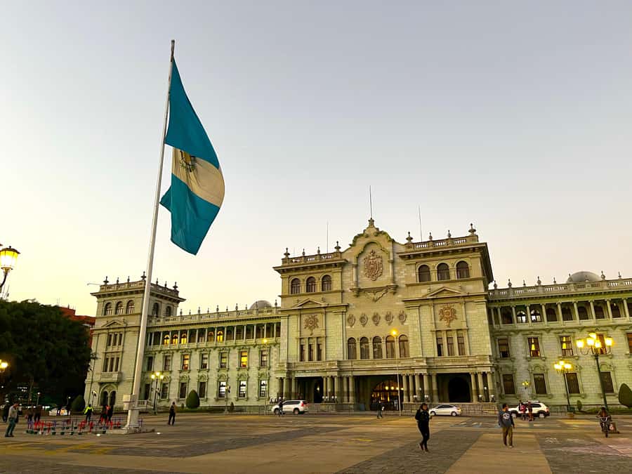 Guatemala City: Walking Tour - Walking Down 6A Avenida
