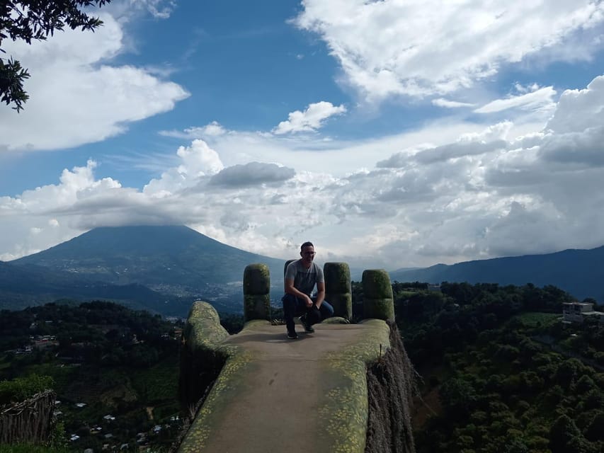 Hobbitenango and Antigua Tour: From Guatemala City - Finding lunch during the Antigua visit