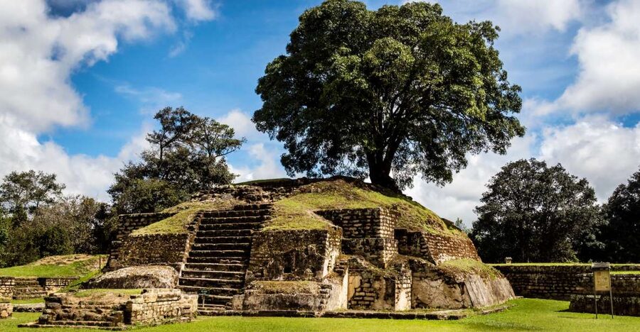 Iximche and Antigua Day Tour - Calle del Arco and Casa del Jade add variety