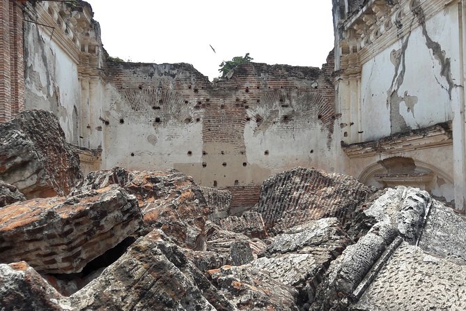 Private Walking tour of Antigua Guatemala - La Merced and earthquake-resistant Baroque design
