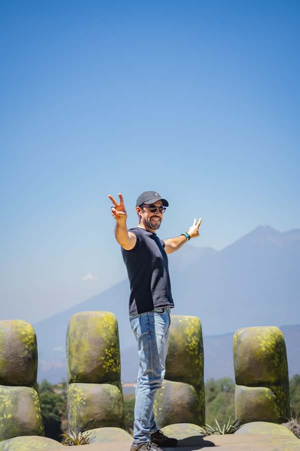 Tour hacia Hobbitenango en quad - The ride begins on Antigua’s real streets